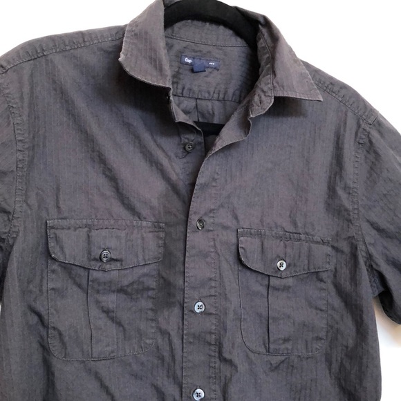 Men’s Gap Short Sleeve button up - Picture 2 of 3